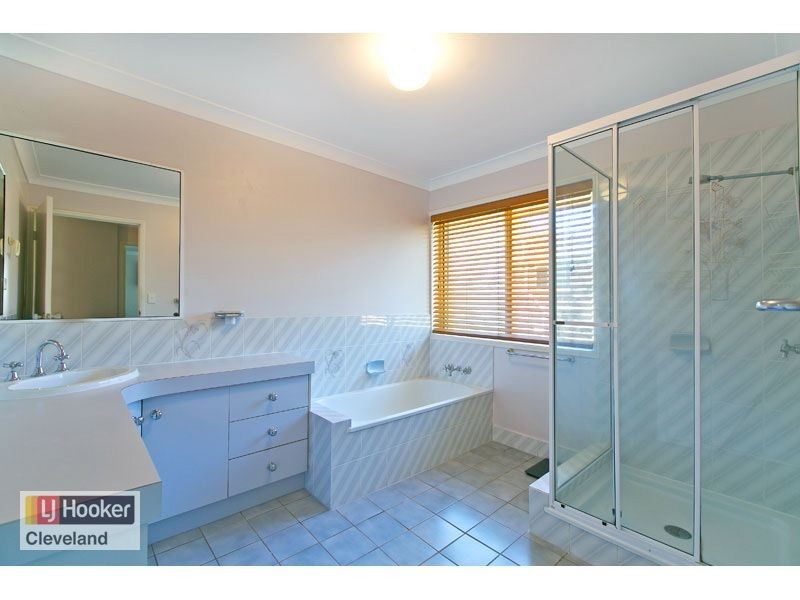 2 Clearwater Street, Ormiston QLD 4160