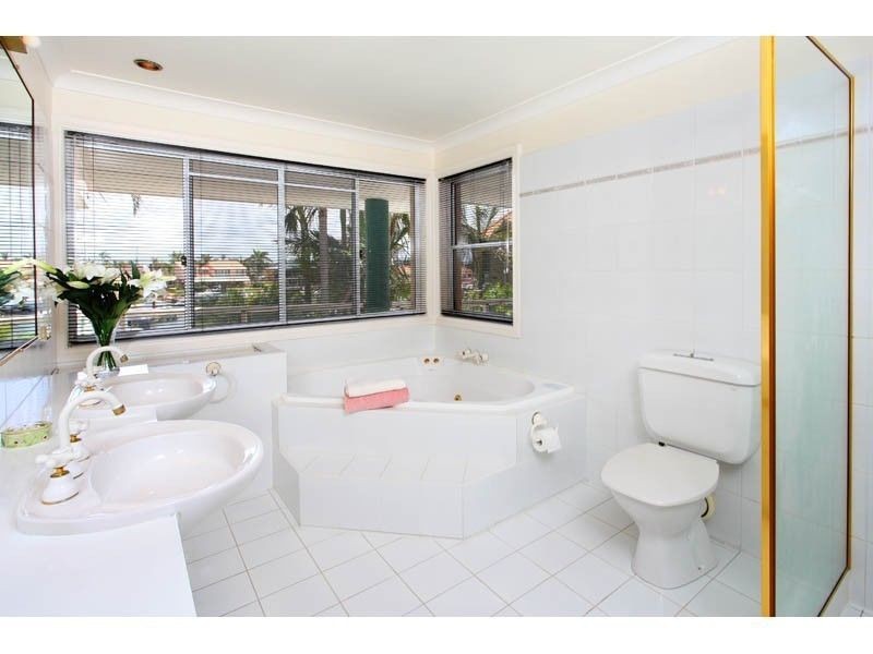16 Seacrest Court, Raby Bay QLD 4163