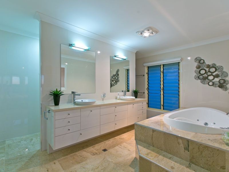 4 Caravel Court, Raby Bay QLD 4163