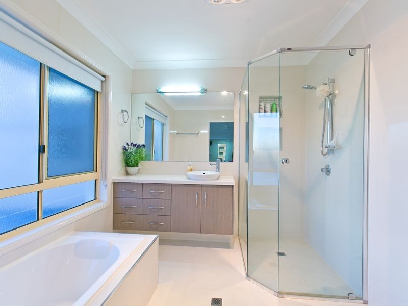 4 Caravel Court, Raby Bay QLD 4163