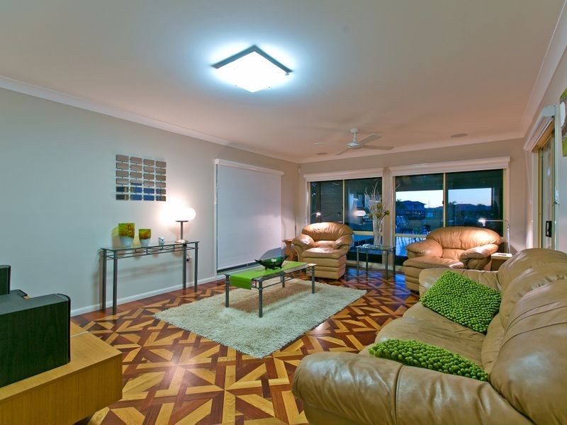 4 Caravel Court, Raby Bay QLD 4163