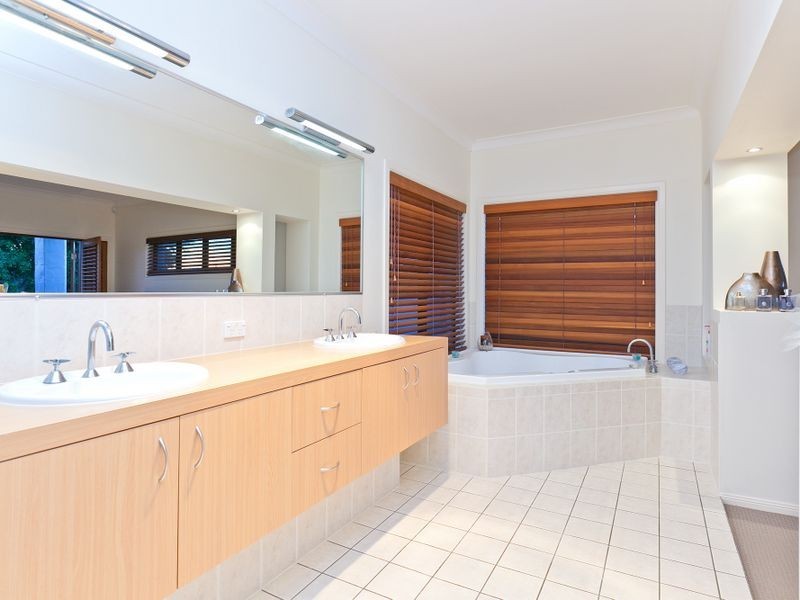 8 Paxton Street, Raby Bay QLD 4163