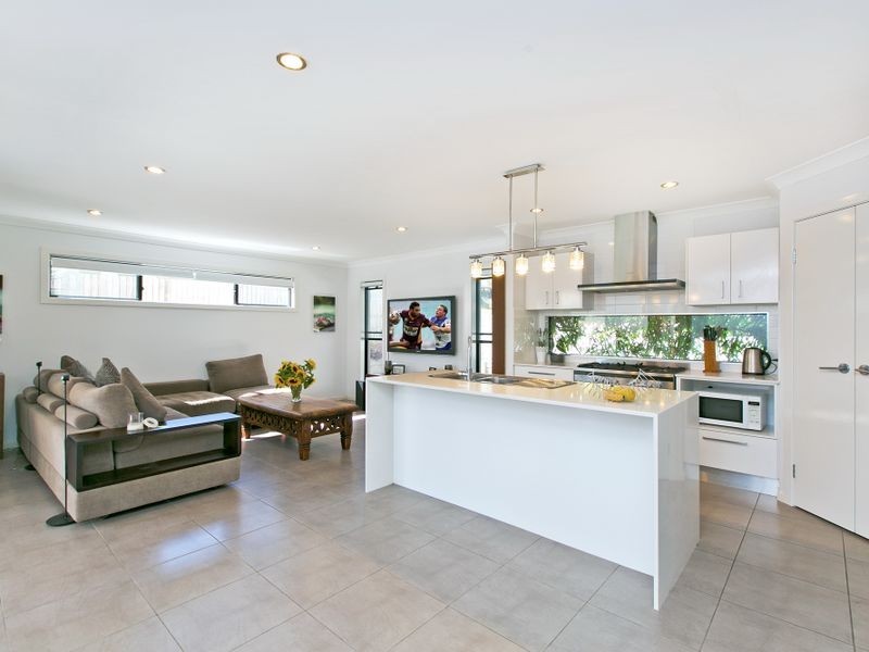 90 Alastair Street, Lota QLD 4179