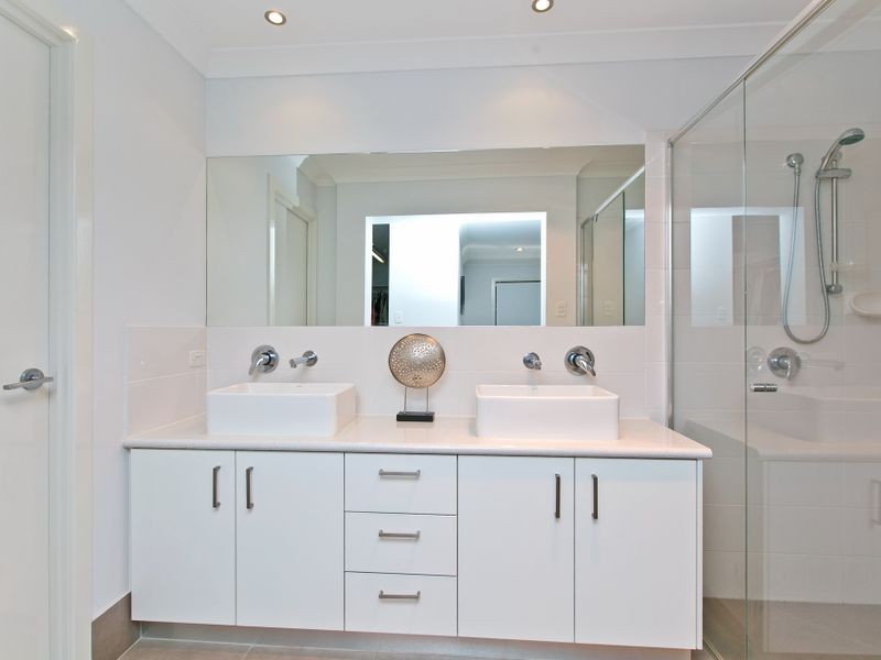 90 Alastair Street, Lota QLD 4179