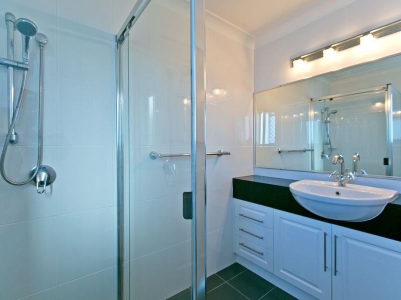 11 Voyagers Court, Raby Bay QLD 4163