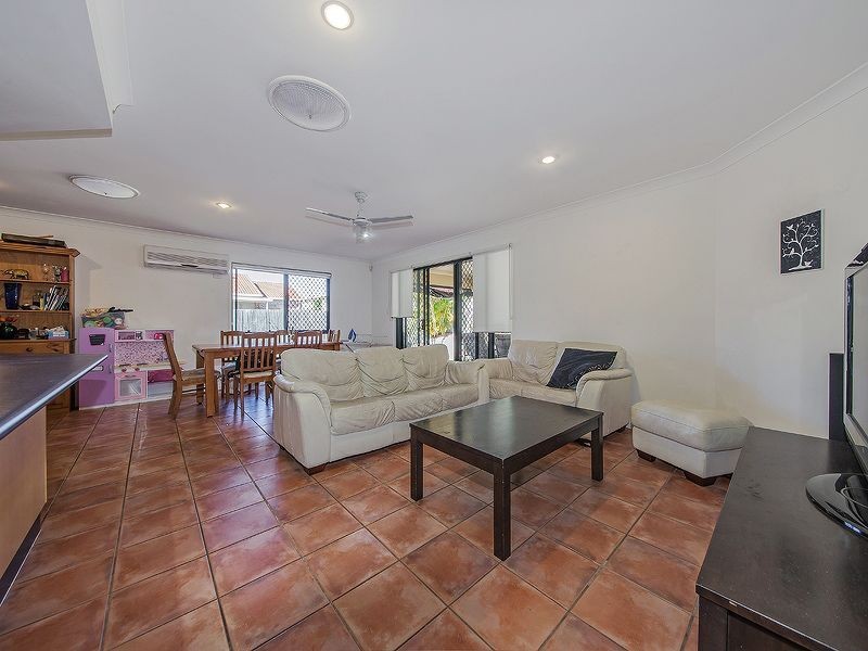 8 Glenbrook Avenue, Victoria Point QLD 4165