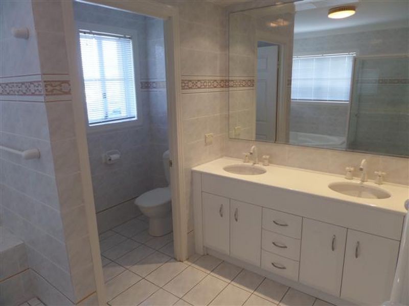 34 Sommersea Drive, Cleveland QLD 4163