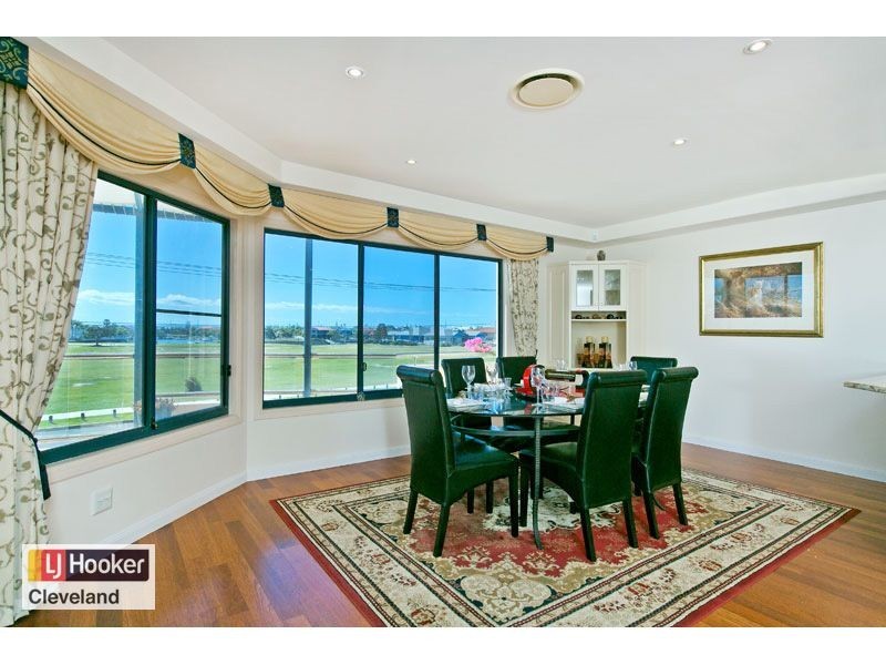 30 Raby Esplanade, Ormiston QLD 4160