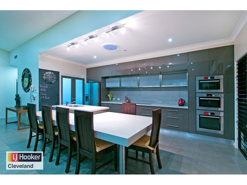 8 Viola Drive, Redland Bay QLD 4165