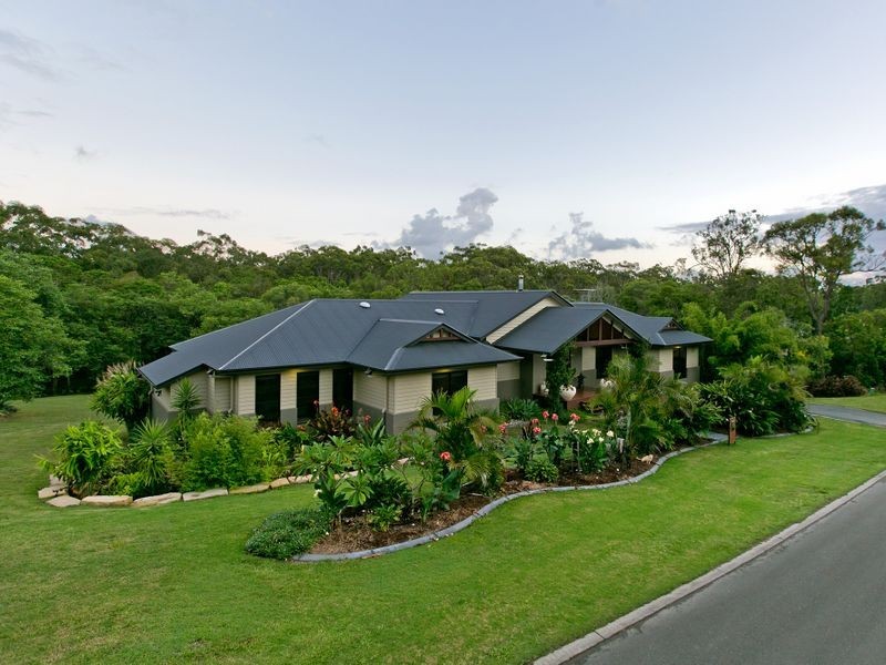 8 Viola Drive, Redland Bay QLD 4165
