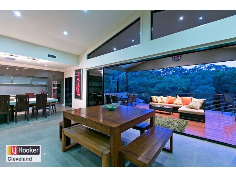 8 Viola Drive, Redland Bay QLD 4165