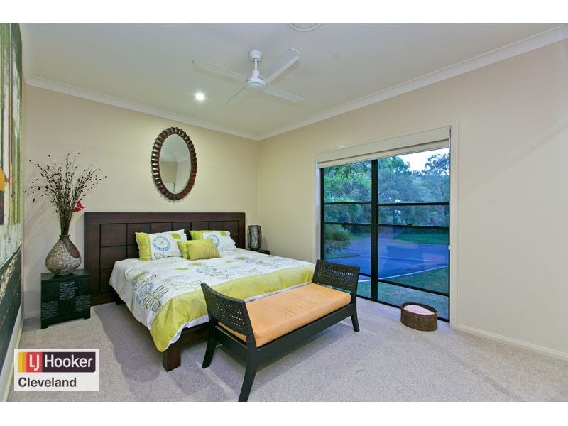 8 Viola Drive, Redland Bay QLD 4165
