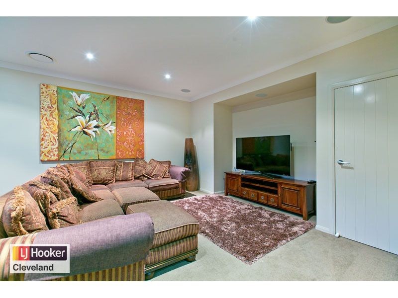 8 Viola Drive, Redland Bay QLD 4165