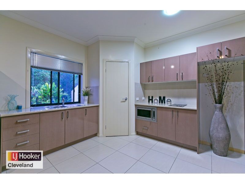 8 Viola Drive, Redland Bay QLD 4165