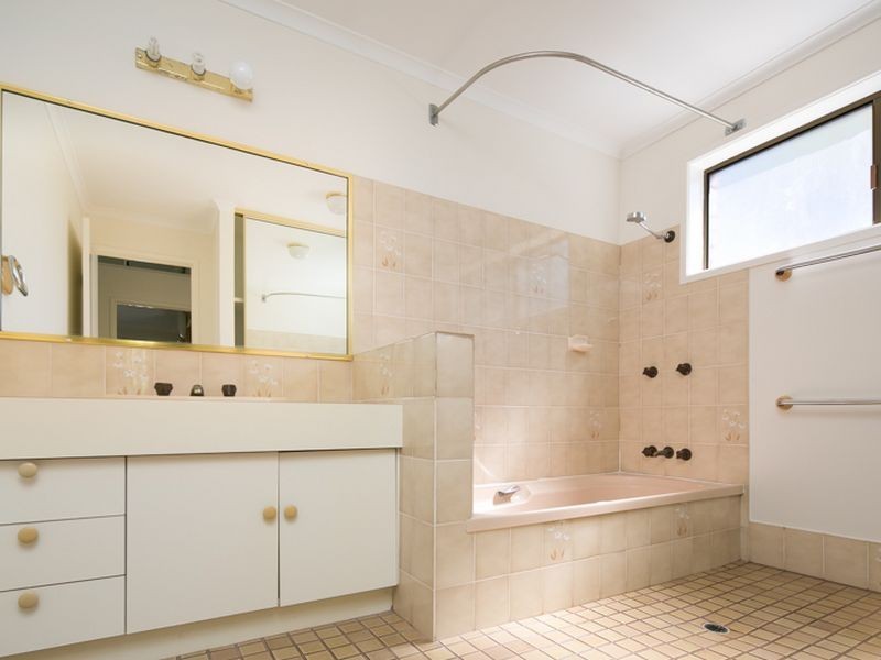 26 Hull Street, Thorneside QLD 4158