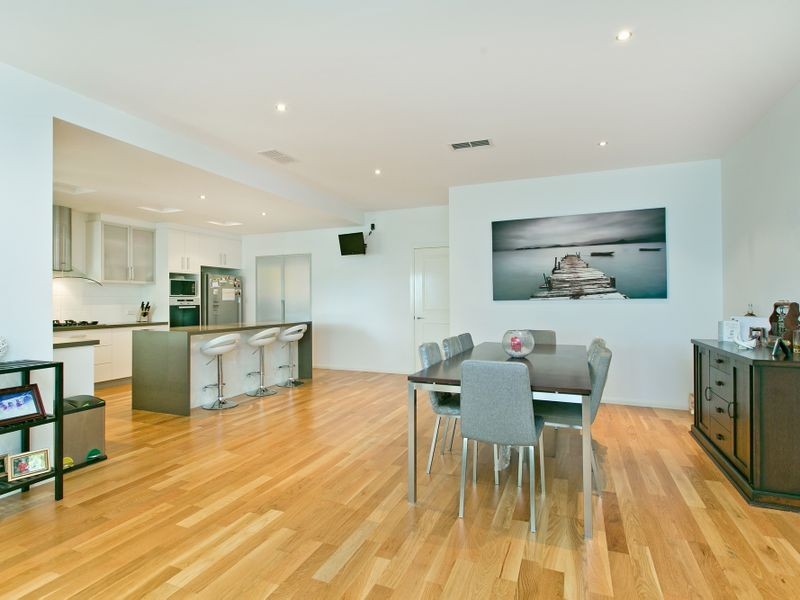 2/19 Anchorage Drive, Raby Bay QLD 4163