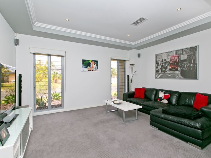 2/19 Anchorage Drive, Raby Bay QLD 4163