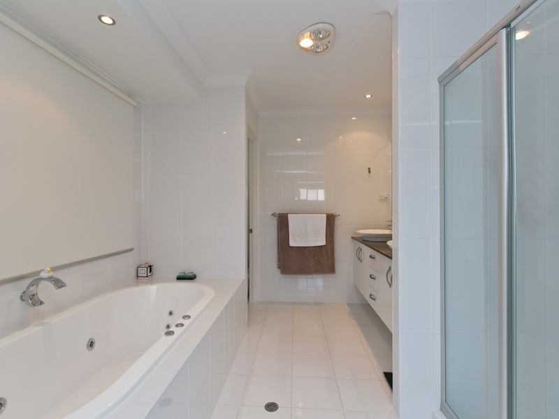 2/19 Anchorage Drive, Raby Bay QLD 4163