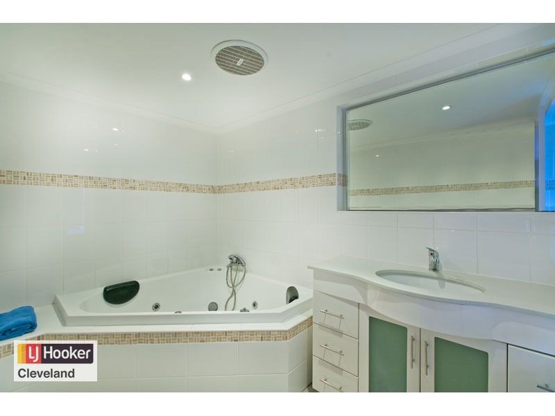 232 Broadwater Road, Mansfield QLD 4122