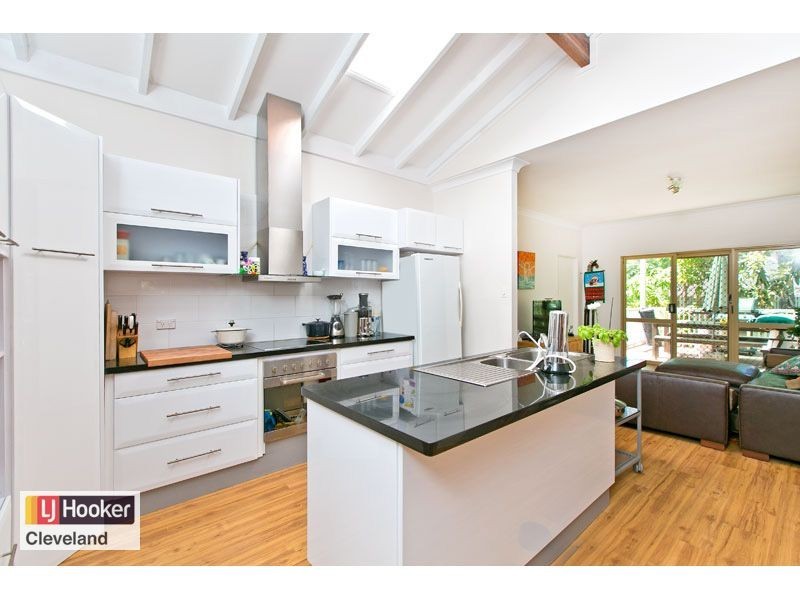 16 Shirley Street, Coochiemudlo Island QLD 4184