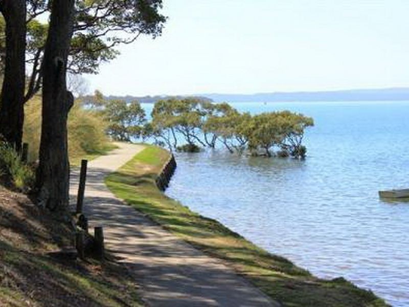 66 Penzance Drive, Redland Bay QLD 4165