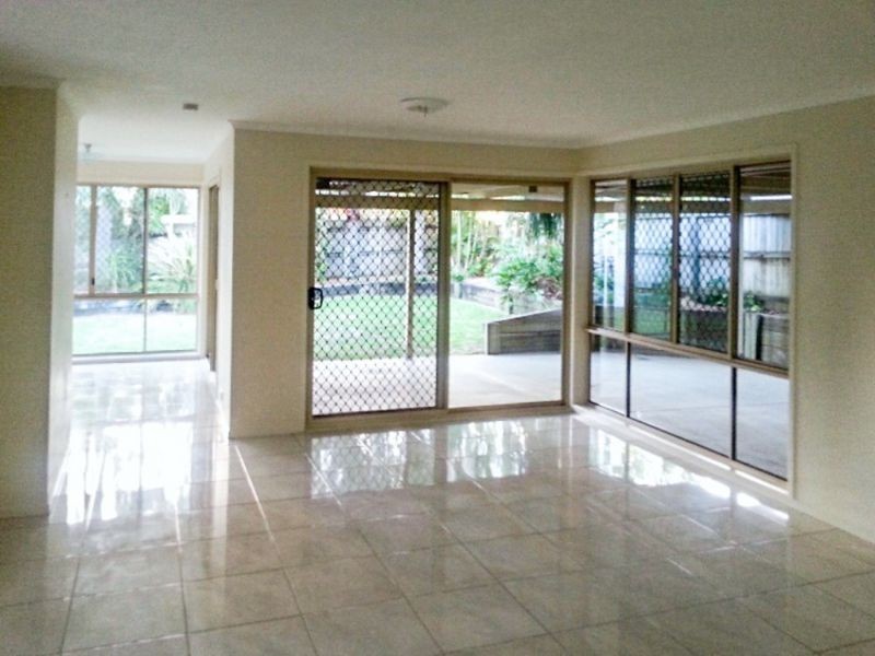 5 Macadamia Street, Wynnum West QLD 4178