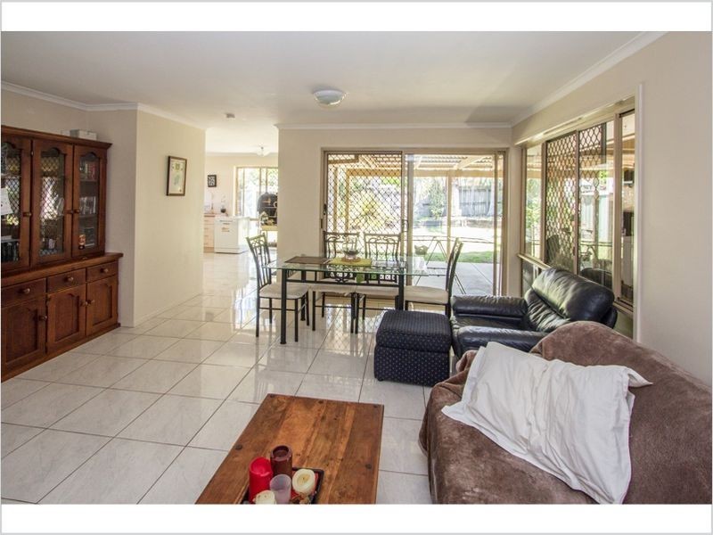 5 Macadamia Street, Wynnum West QLD 4178