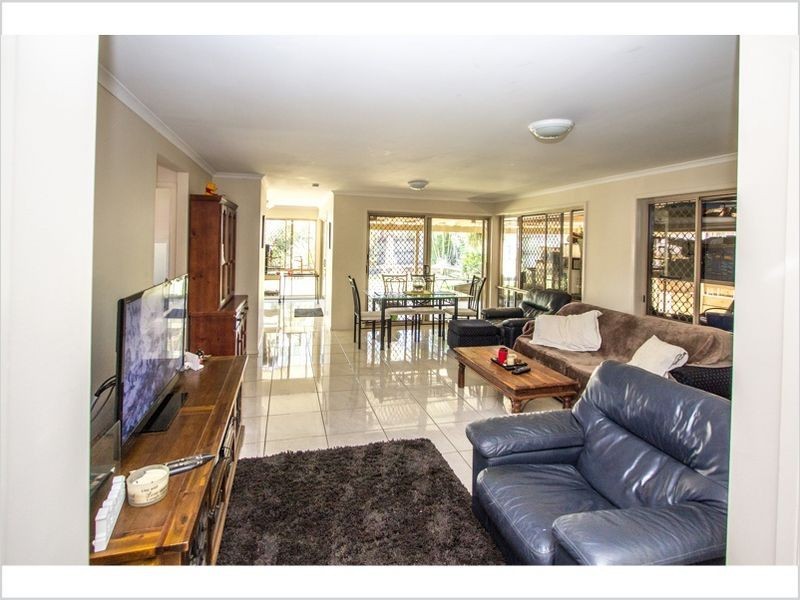 5 Macadamia Street, Wynnum West QLD 4178