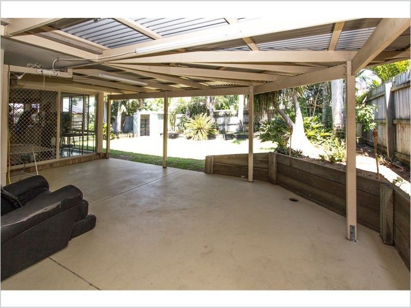 5 Macadamia Street, Wynnum West QLD 4178