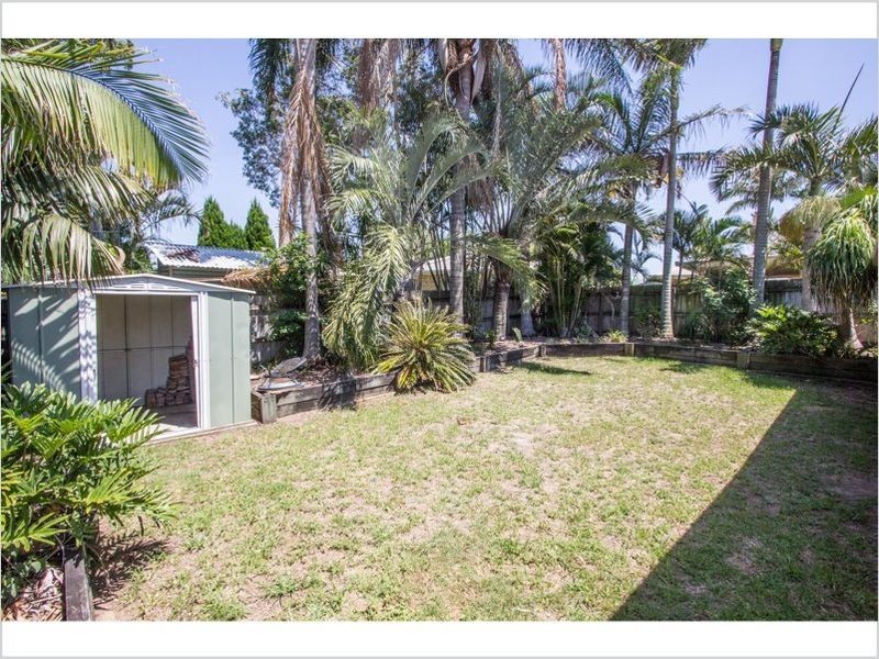 5 Macadamia Street, Wynnum West QLD 4178