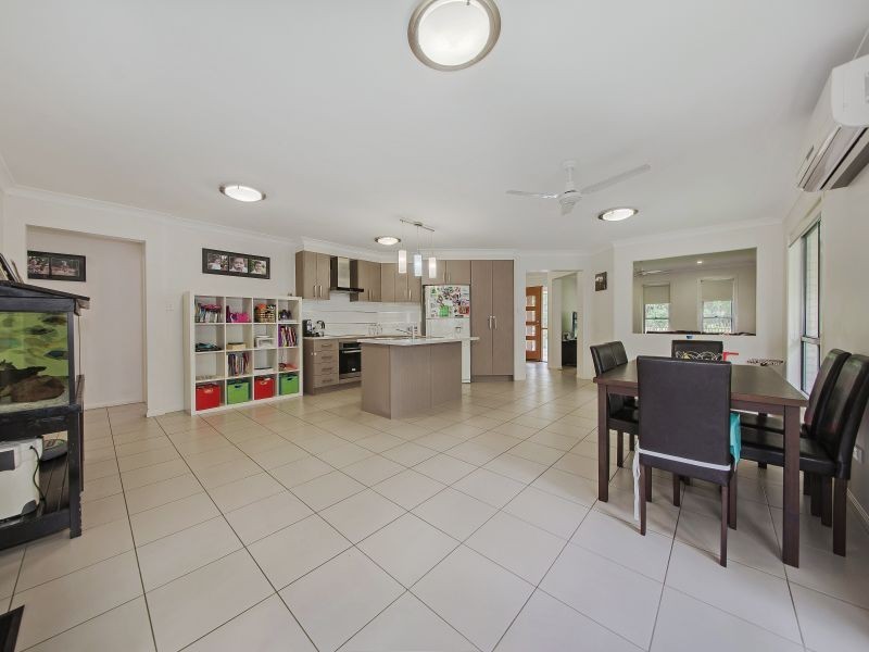 15 Bream Place, Redland Bay QLD 4165