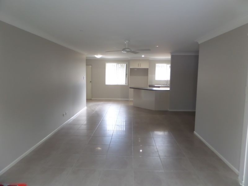 33 Lawn Terrace, Capalaba QLD 4157