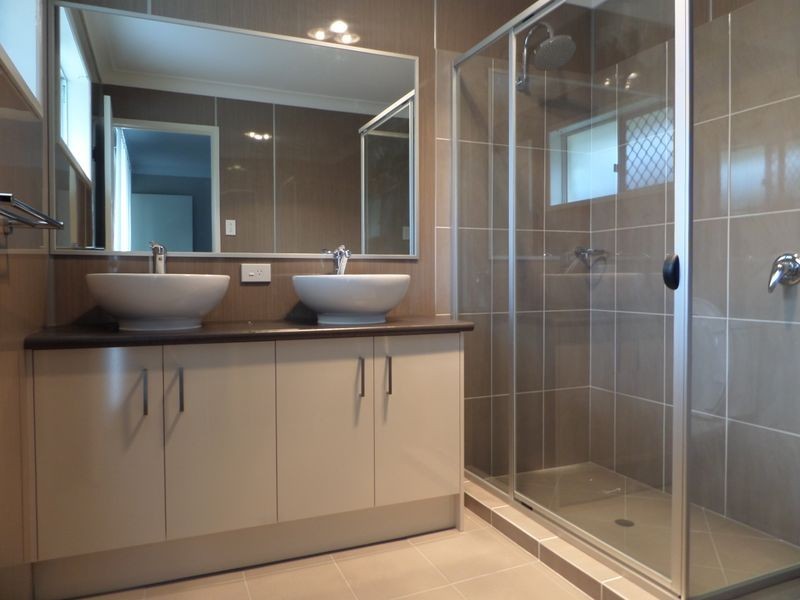 33 Lawn Terrace, Capalaba QLD 4157