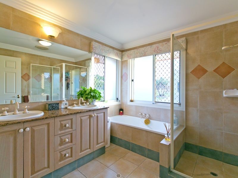 28 Sommersea Drive, Raby Bay QLD 4163