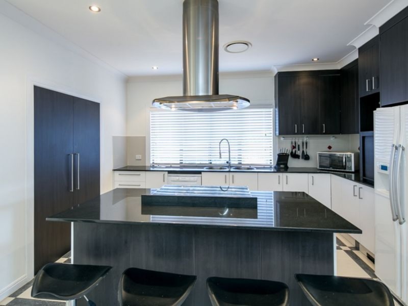 25 Caswell Crescent, Redland Bay QLD 4165