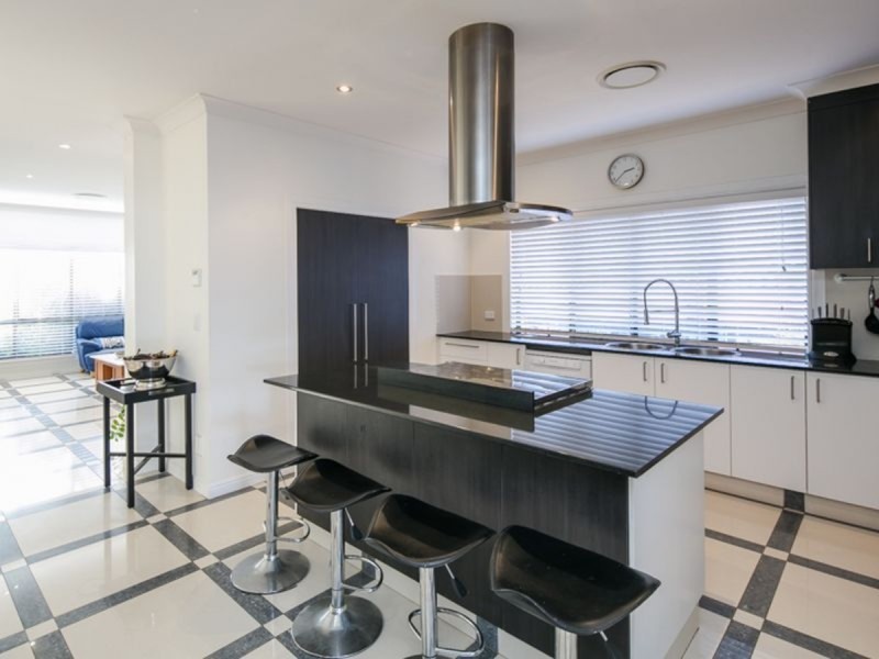 25 Caswell Crescent, Redland Bay QLD 4165