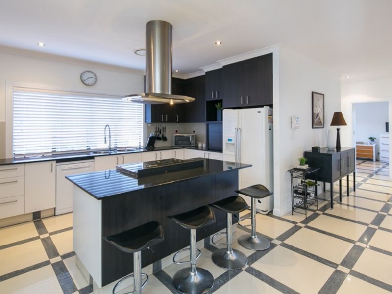 25 Caswell Crescent, Redland Bay QLD 4165