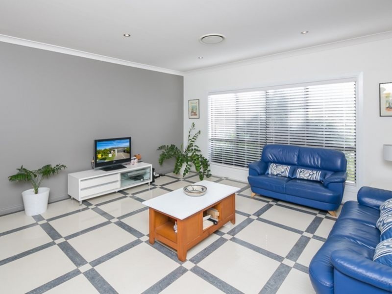 25 Caswell Crescent, Redland Bay QLD 4165