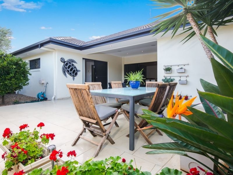 25 Caswell Crescent, Redland Bay QLD 4165