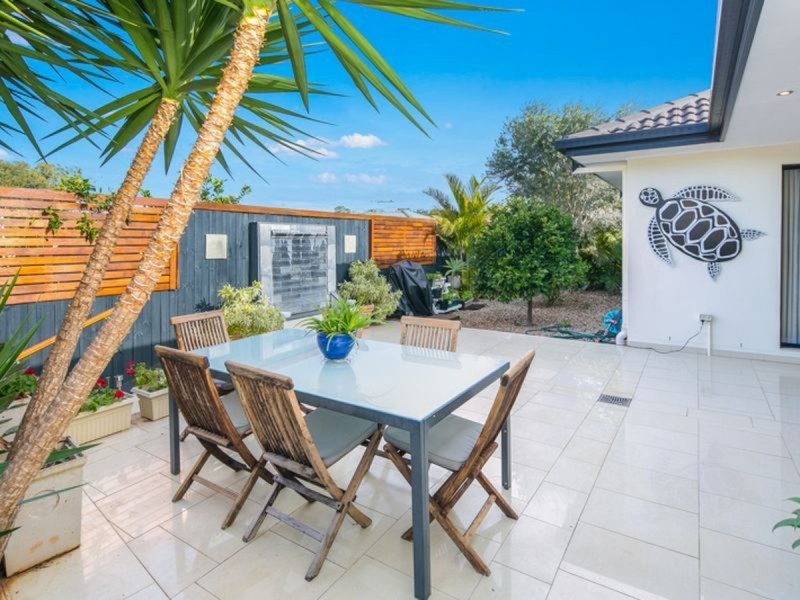 25 Caswell Crescent, Redland Bay QLD 4165