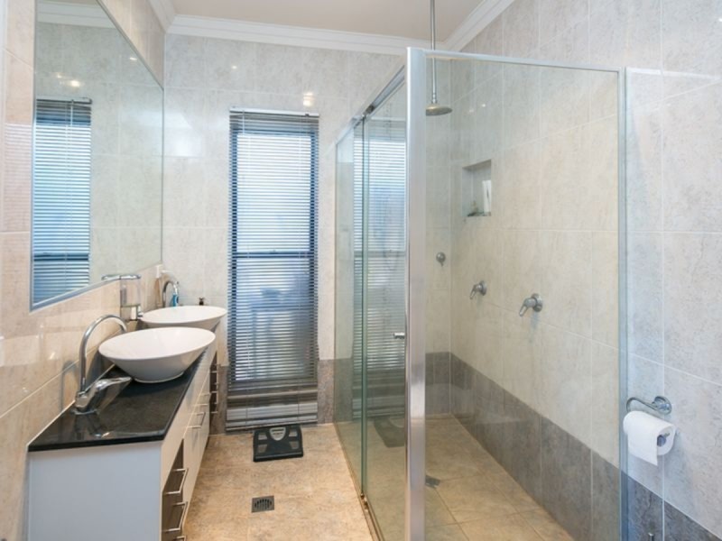 25 Caswell Crescent, Redland Bay QLD 4165