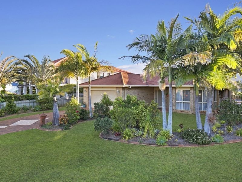 8 The Rampart, Redland Bay QLD 4165