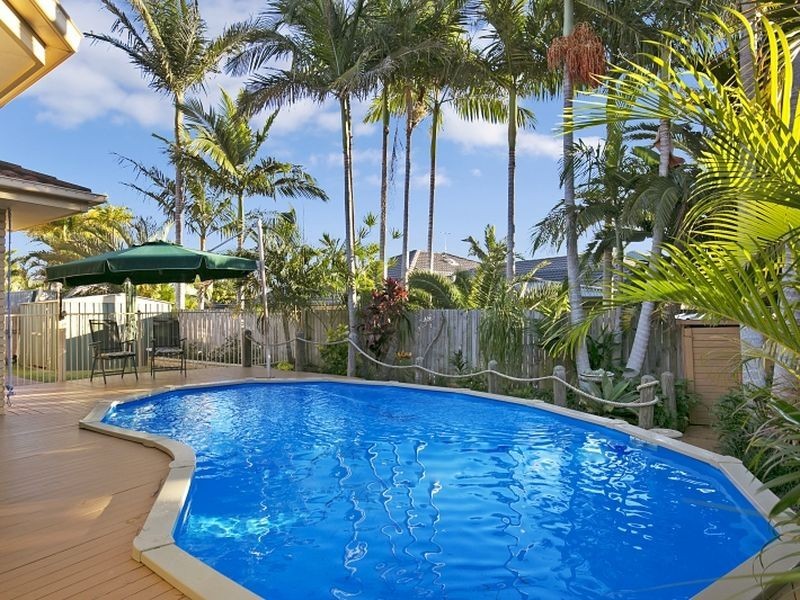 8 The Rampart, Redland Bay QLD 4165