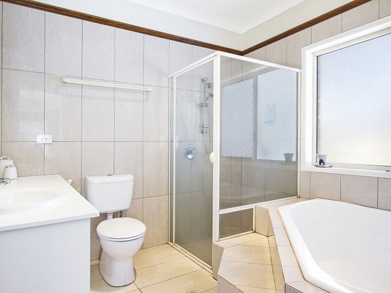 8 The Rampart, Redland Bay QLD 4165