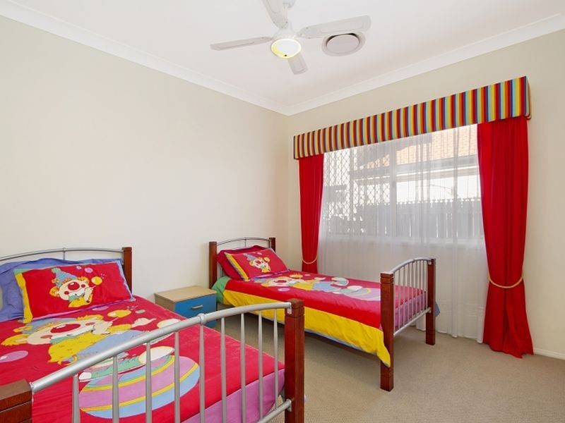 8 The Rampart, Redland Bay QLD 4165