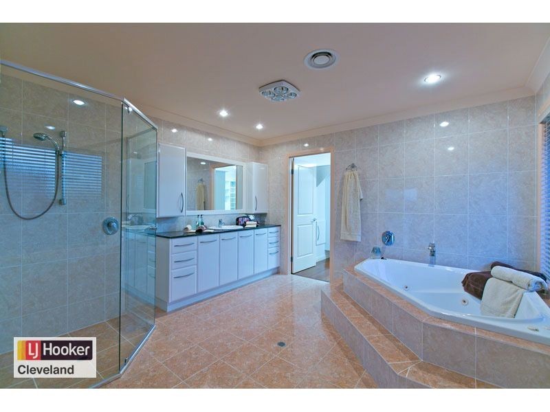 5 Martingale Court, Raby Bay QLD 4163