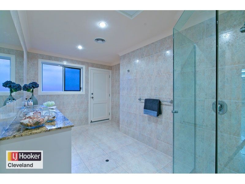 5 Martingale Court, Raby Bay QLD 4163