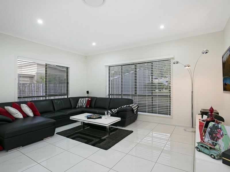 35 Riley Peter Place, Cleveland QLD 4163