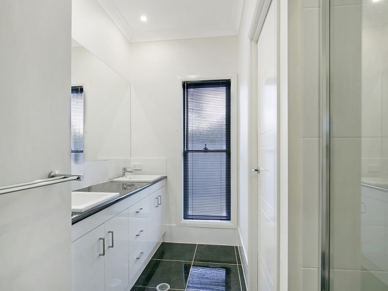 35 Riley Peter Place, Cleveland QLD 4163