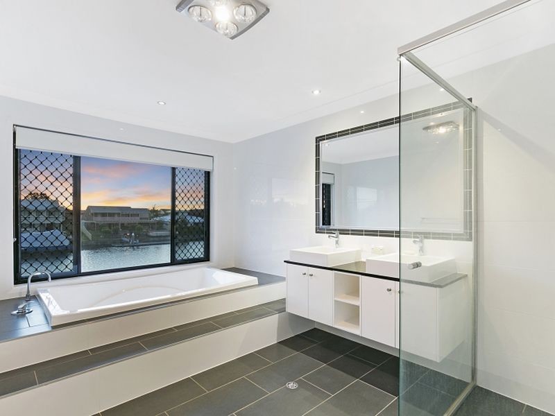 18 Bollard Court, Raby Bay QLD 4163